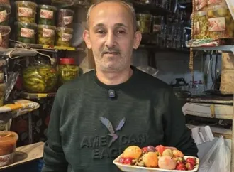 «البيض المخلل» أحدث صيحات شم النسيم في دمياط