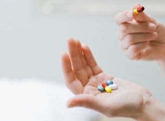 دي شيكولاتة.. استدعاء ولي أمر طالبة "خدّرت زميلتها" بحبوب منومة بالغربية