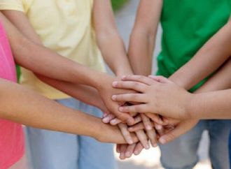 دراسة روسية صينية: دعم الأصدقاء يقلل الخوف والاكتئاب بنسبة تصل إلى 90%