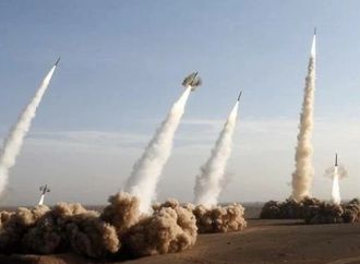 سيحملون حلمك للقبر.. «رئيس أركان القوات الإيرانية» يتحدى ترامب: العسكريون الأمريكيون لن يعودوا للخليج