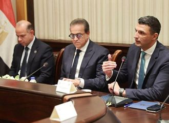 عبد الغفار: وضع تشريع يحمي الصحة العامة ويحد من انتشار الأمراض غير السارية