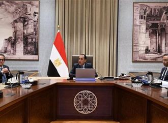 رئيس الوزراء يجتمع بوزراء الصحة والاتصالات والعدل لمتابعة تحضيرات مؤتمر أكتوبر