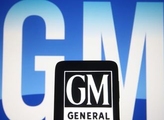 "جنرال موتورز" تؤجل إطلاق الجيل الجديد من الشاحنات الكبيرة وسيارات SUV الكهربائية