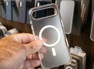 لماذا تحتوى بعض جرابات أيفون على خط أسفل دائرة MagSafe؟