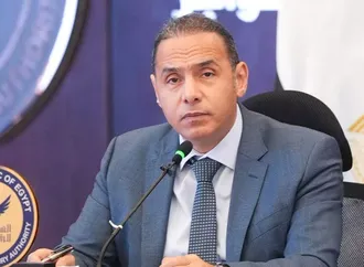 إسلام عزام يصدر قرارًا بتطوير وثيقة التأمين لتشمل الفصل التعسفي للعاملين بالخارج