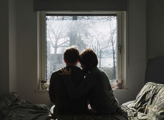 الخرف لا يصيب المريض وحده!.. دراسة تكشف خطره على شريك الحياة