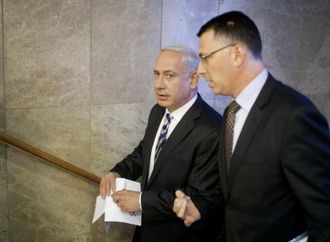 منع إسبانيا من المشاركة في غرفة عمليات السلام الإسرائيلية الأمريكية