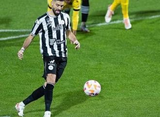 كاراسكو يقود تشكيل الشباب ضد الأهلي في الدوري السعودي للمحترفين