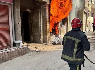 حريق هائل في محل بطاريات بشارع رمسيس.. والدفع بـ5 سيارات إطفاء للسيطرة عليه
