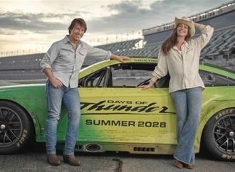 عودة أسطورة السرعة.. توم كروز وآن هاثاواي يتألقان في فيلم السباقات المرتقب «Days of Thunder 2»