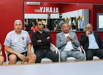 «تحلّوا بشخصية الأهلي».. تفاصيل اجتماع الخطيب وياسين منصور وعبد الحفيظ مع اللاعبين والجهاز الفني