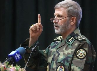 قائد الجيش الإيراني: في حال شن الأعداء هجوما بريا يجب ألا ينجو منهم أي عنصر