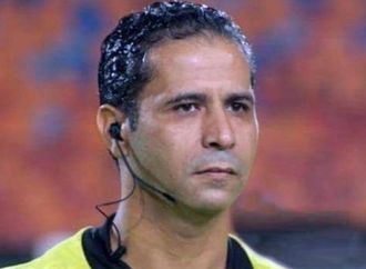 رغم توسلات المراقب.. عاشور يرفض مصافحة وفا عقب مباراة الأهلي وسيراميكا كليوباترا