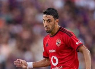 مطالب فى الجهاز الفنى للأهلى بإعادة طاهر محمد طاهر لدكة البدلاء بعد مباراة إنبى