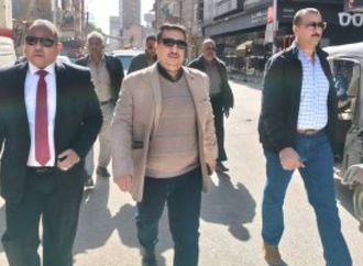 السكرتير العام المساعد لسوهاج يتفقد ميادين وأسواق طهطا ويرفع إشغالات سوق الزراعة