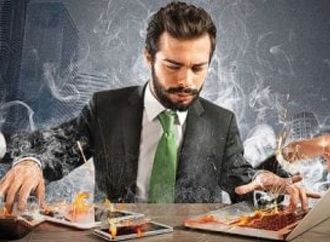 أنت طموح ولا مدمن شغل؟ اعرف اعراض إدمان العمل وكيفية تجنبها
