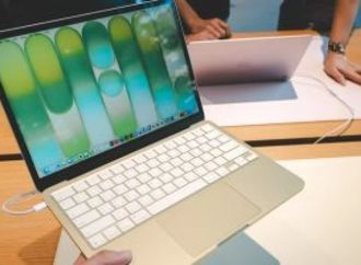 لماذا لا تأتى أجهزة ماك بشاشات تعمل باللمس؟