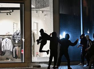 فرنسا: 410 آلاف شخص يشاركون فى احتجاجات ضد غلاء المعيشة