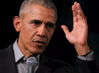 "إنهم حقيقيون".. أوباما يُثير الجدل بتصريحاته عن الكائنات الفضائية (فيديو)