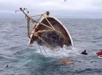 بعد غرق مركب صيد.. إنقاذ 4 أطفال والبحث جارٍ عن مفقودين في قنا