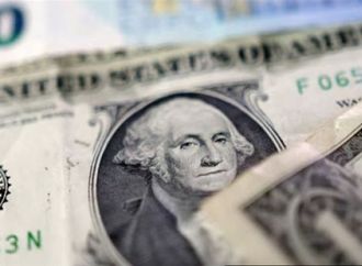 الدولار يخسر 30 قرشًا أمام الجنيه في البنوك