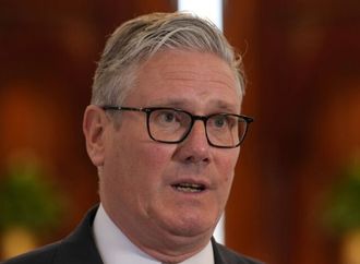 ستارمر ينتقد تهديدات ترامب للشعب الإيراني