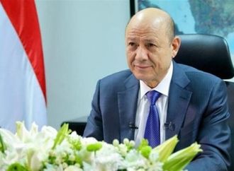 الرئيس اليمني يعلن نجاح عملية استلام المعسكرات وتشكيل لجنة لاستعادة مؤسسات الدولة