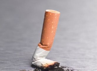 طبيبة: التدخين بنوعيه يزيد خطر الأمراض المزمنة ويستنزف المناعة