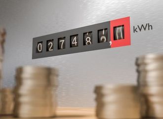 بريطانيا تقرر إعفاء الأسر من ضريبة فواتير الكهرباء خلال الشتاء