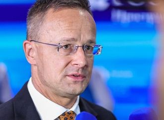 سيارتو: فرنسا وبريطانيا تخاطران بإثارة الحرب مع روسيا