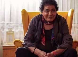 نقل الكينغ المصري محمد منير للمستشفى.. مدير أعماله يعلق على الأنباء المتداولة