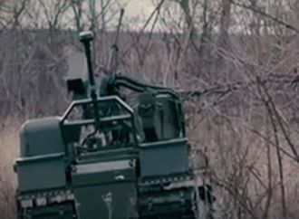 روبوت "كورير" الروسي يصطاد الدرونات الأوكرانية! (فيديو)