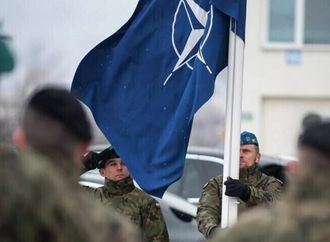 تايمز: أوروبا مستعدة لـ"أي عقاب" أمريكي مقابل بقاء واشنطن في الناتو