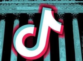 جدل متصاعد حول استهداف شركات التكنولوجيا للطلاب داخل المدارس