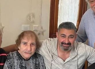 مصر.. نجوم الفن يزورون الفنان محيي إسماعيل (فيديو)