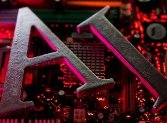 أميركا تتهم الصين بسرقة تكنولوجيا ذكاء اصطناعي