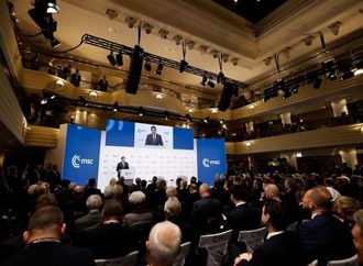 مؤتمر ميونيخ.. أوروبا تشكك بنوايا أميركا وتغامر بالتقرب من الصين