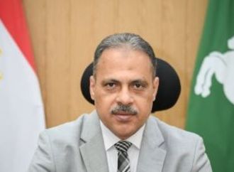 محافظ الشرقية: يهنئ طالبتين لحصولهما على المركز الأول بالدبلومات الفنية