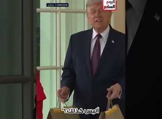 ترامب يطلب دليفرى ويعطى عاملة التوصيل 100 دولار
