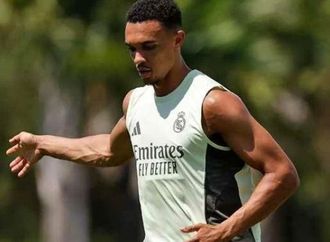 بعد رفض ليفربول.. تشيلسي يستهدف إنقاذ أرنولد من «دكة» ريال مدريد