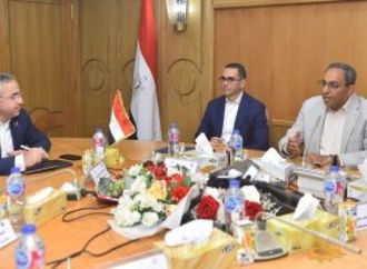 وزير الاستثمار والتجارة الخارجية يناقش مع محافظ قنا فرص الاستثمار بالمحافظة