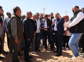 "الكهرباء" تستهدف الوصول لـ45% طاقة متجددة عبر مجمع الجلالة للرياح (صور)