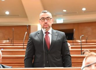 النائب محمد فؤاد: 52 جنيها الأرضية الجديدة للدولار.. ولا عودة لمستويات الأربعينات في المستقبل القريب