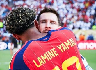 لامين يامال يكشف رسالة ميسي بعد نهائي كأس العالم: المستقبل لكم