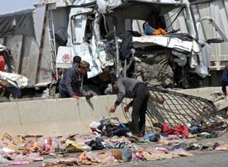 مصرع 9 عمال وإصابة 25 في تصادم مروع على طريق سريع في مصر