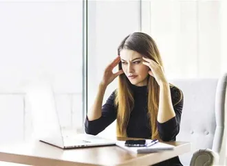 «دماغهم مش فيهم».. 3 أبراج تنسى الوعود بسرعة