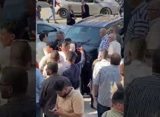 حزن الأقارب والأصدقاء أثناء تشييع جثمان الفنان أحمد عبد القوي