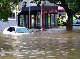 عاصفة قوية تضرب نيوزيلندا وتقطع الكهرباء عن أكثر من 30 ألف عقار