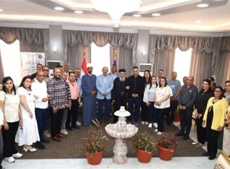 محافظ السويس يشارك الأقباط فرحتهم بعيد القيامة وشم النسيم