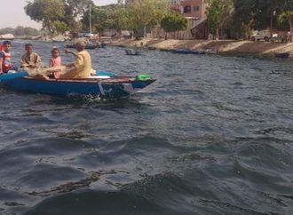 جارى البحث عن اثنين.. إنقاذ 4 أطفال غرق بهم قارب صيد فى نهر النيل بقنا